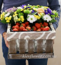 Strawberry-flowery present